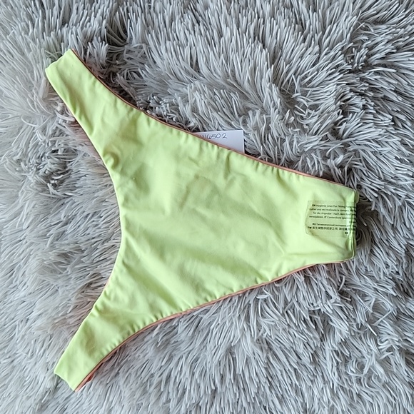 Brazilian Hi Cut Bikini Bottom NWT Small - Reversible - Picture 4 of 4